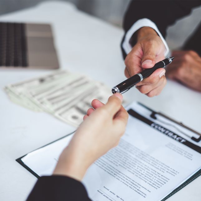 Traduction asserment&eacute;e de contrat commercial vers le fran&ccedil;ais, l'anglais, l'allemand, l'espagnol et l'arabe